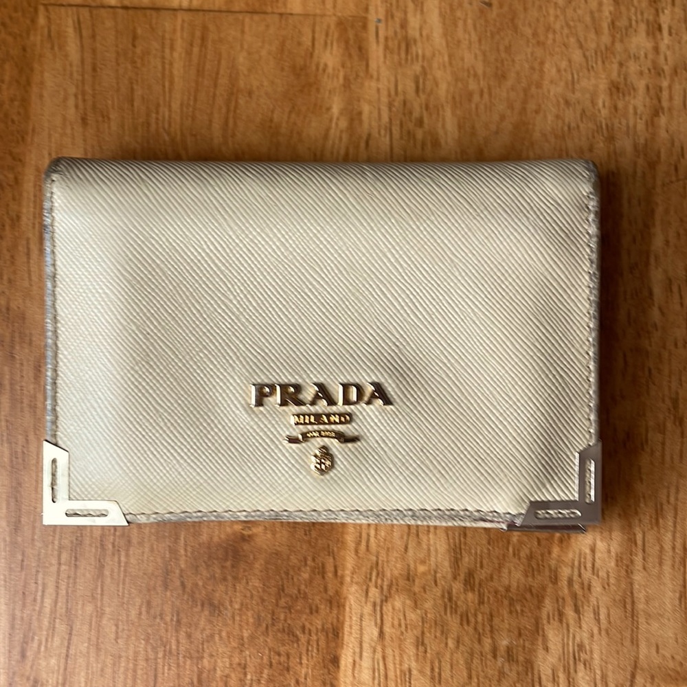 PRADA - beige bifold wallet - saffiano leather - authentic